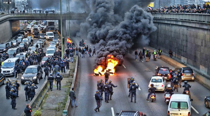 Mental Problem: Soros Backed Muslim mobs take Europe to the brink, disregard National Borders.